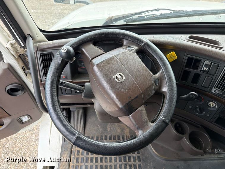 image for item FK4162 2016 Volvo VNL semi truck