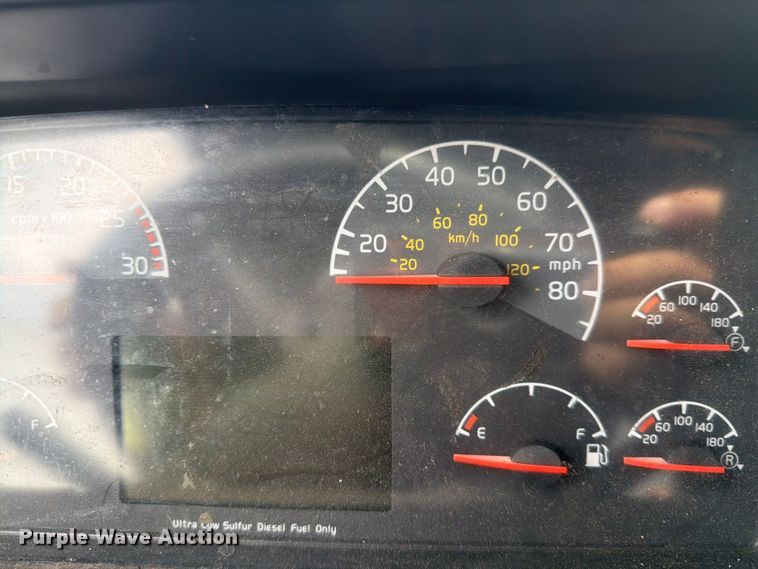image for item FK4162 2016 Volvo VNL semi truck