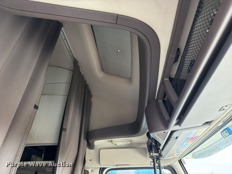 image for item FK4162 2016 Volvo VNL semi truck