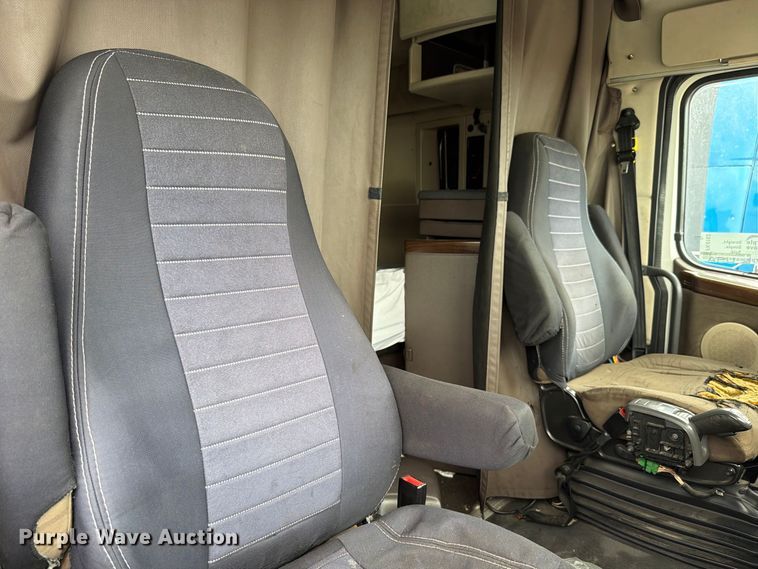 image for item FK4162 2016 Volvo VNL semi truck