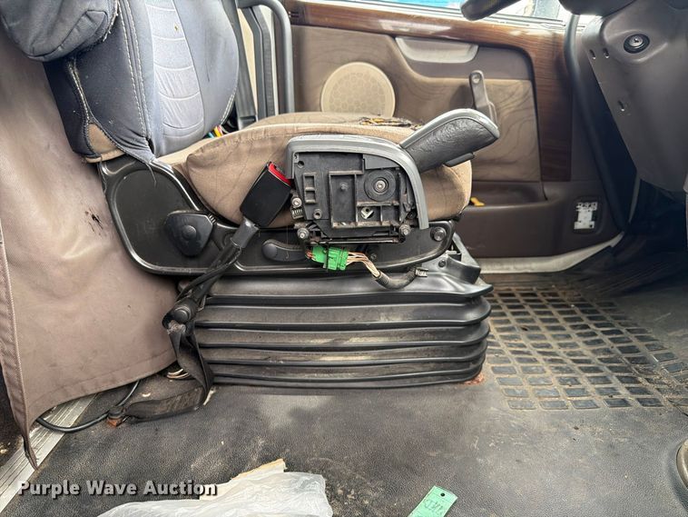 image for item FK4162 2016 Volvo VNL semi truck