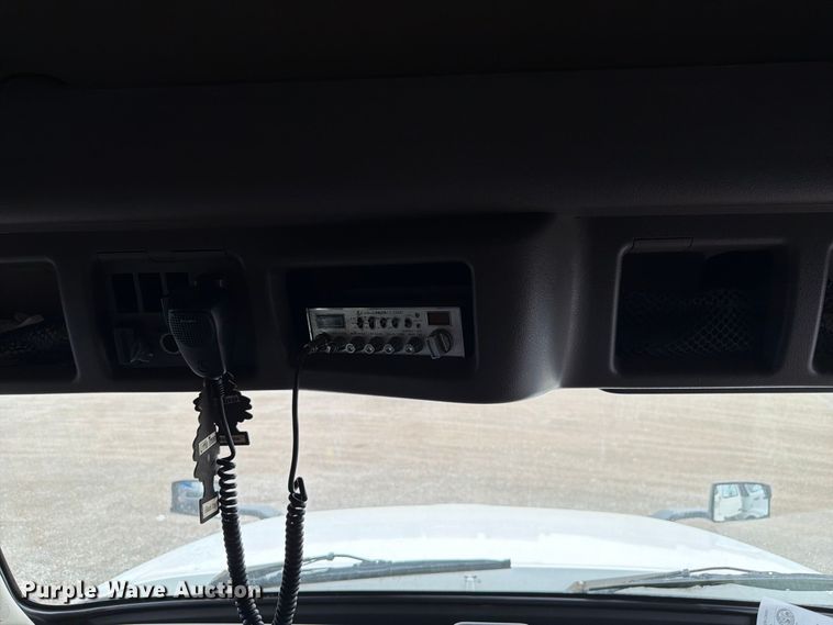 image for item FK4162 2016 Volvo VNL semi truck
