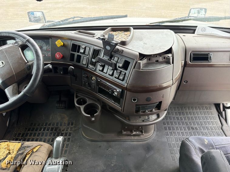 image for item FK4162 2016 Volvo VNL semi truck