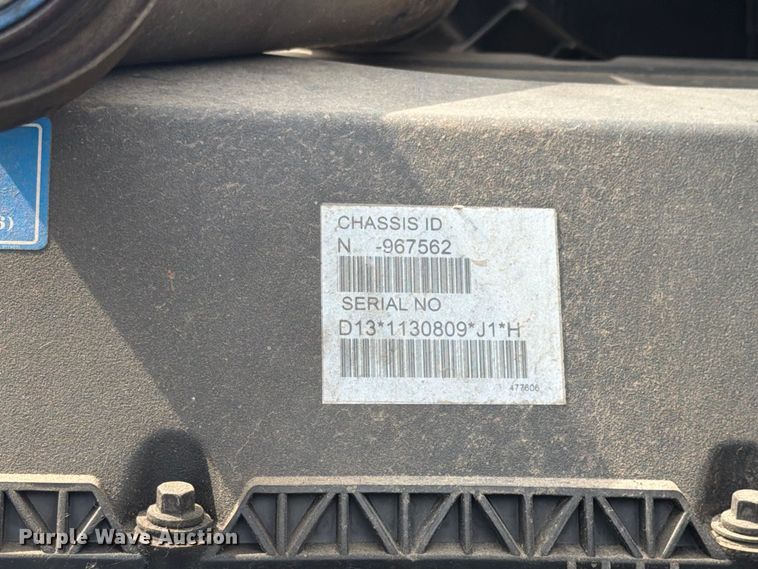 image for item FK4162 2016 Volvo VNL semi truck