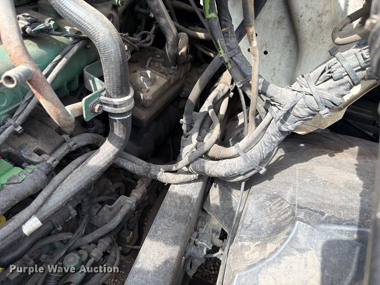 image for item FK4162 2016 Volvo VNL semi truck