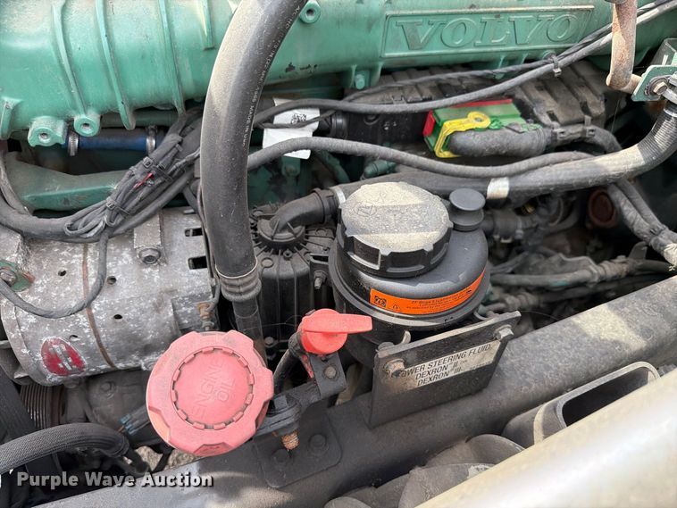 image for item FK4162 2016 Volvo VNL semi truck