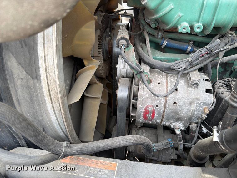 image for item FK4162 2016 Volvo VNL semi truck
