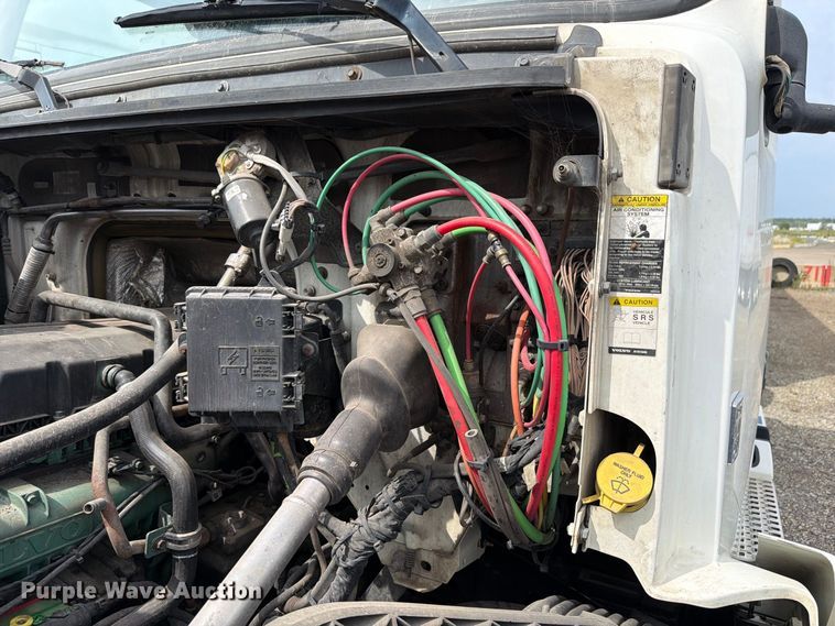 image for item FK4162 2016 Volvo VNL semi truck