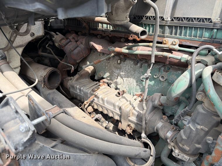 image for item FK4162 2016 Volvo VNL semi truck