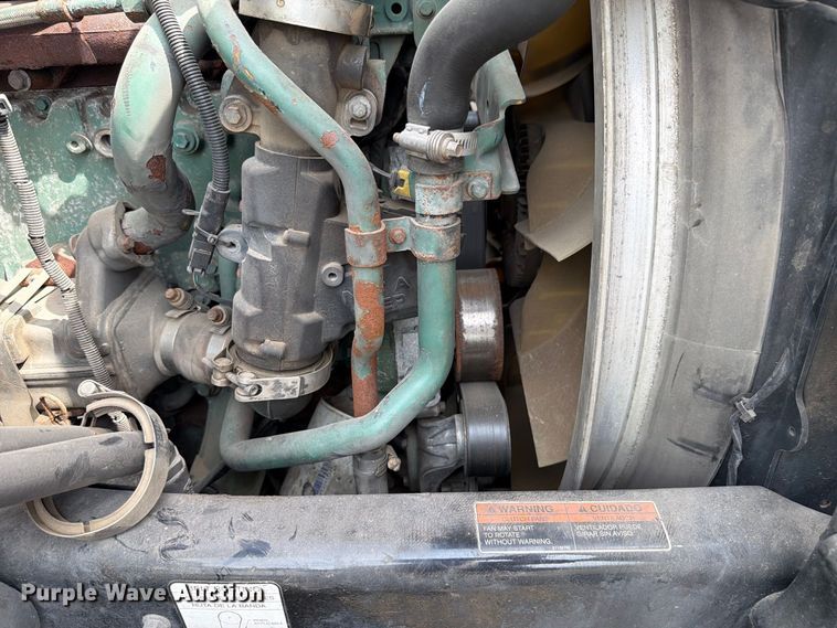 image for item FK4162 2016 Volvo VNL semi truck