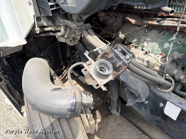 image for item FK4162 2016 Volvo VNL semi truck