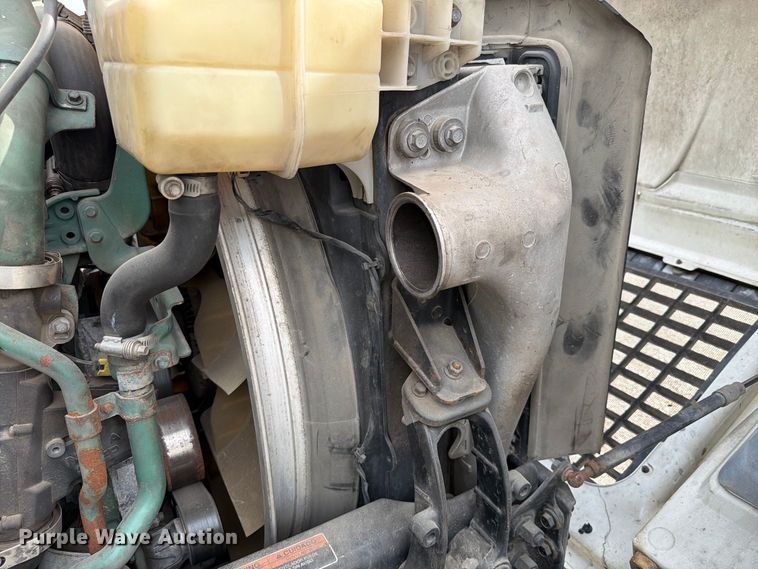 image for item FK4162 2016 Volvo VNL semi truck