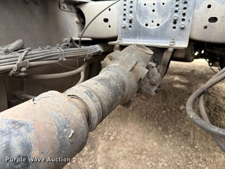 image for item FK4162 2016 Volvo VNL semi truck