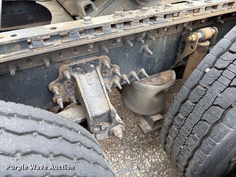 image for item FK4162 2016 Volvo VNL semi truck