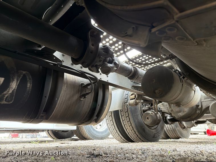 image for item FK4162 2016 Volvo VNL semi truck