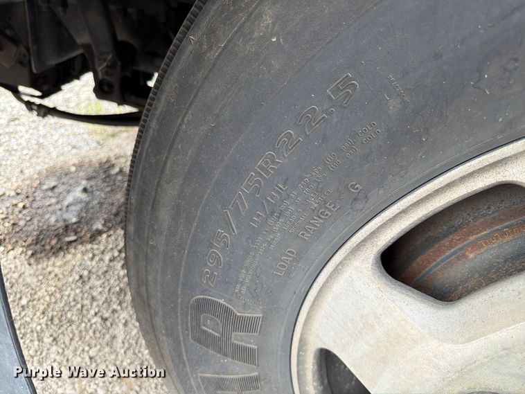 image for item FK4162 2016 Volvo VNL semi truck
