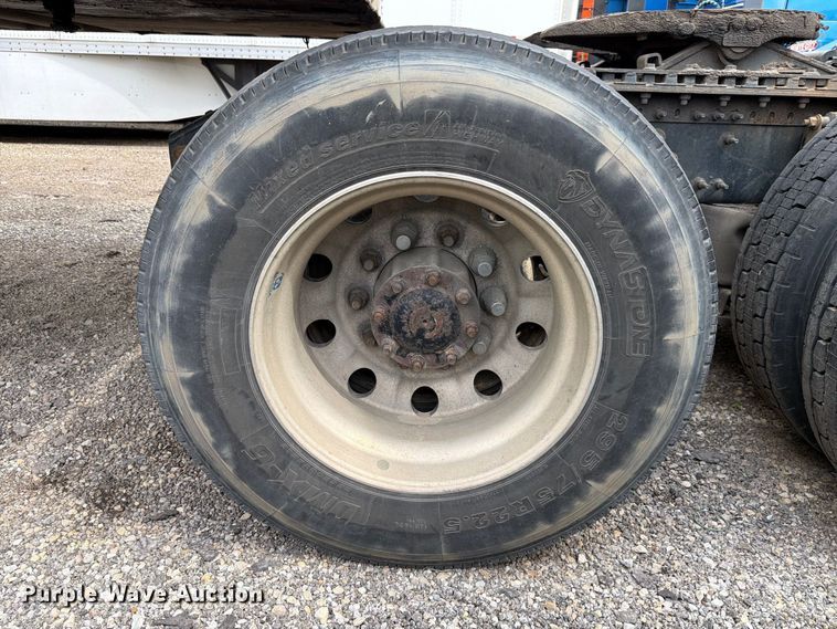 image for item FK4162 2016 Volvo VNL semi truck