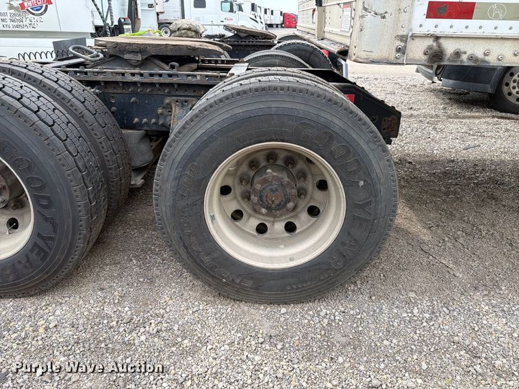image for item FK4162 2016 Volvo VNL semi truck