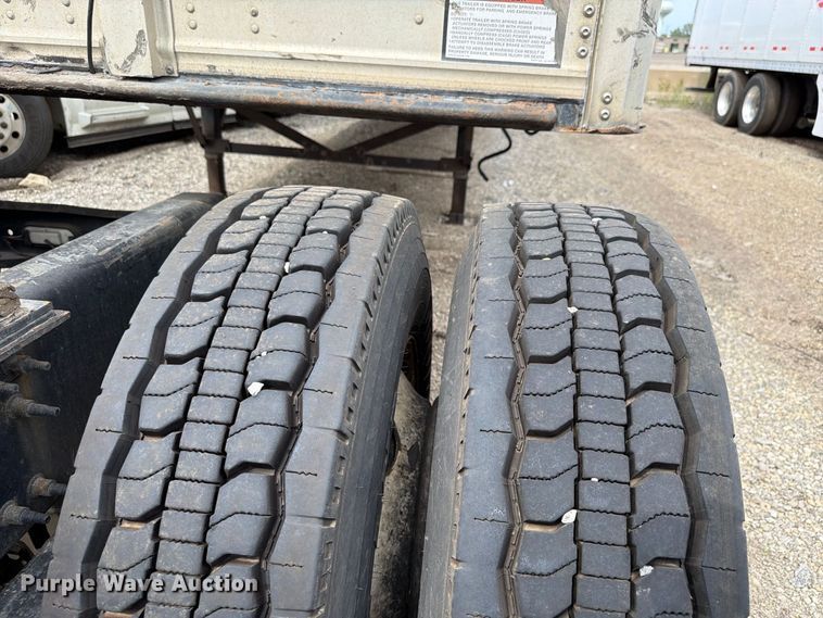 image for item FK4162 2016 Volvo VNL semi truck