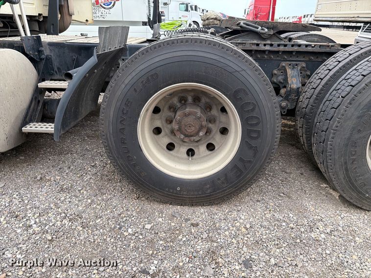image for item FK4162 2016 Volvo VNL semi truck