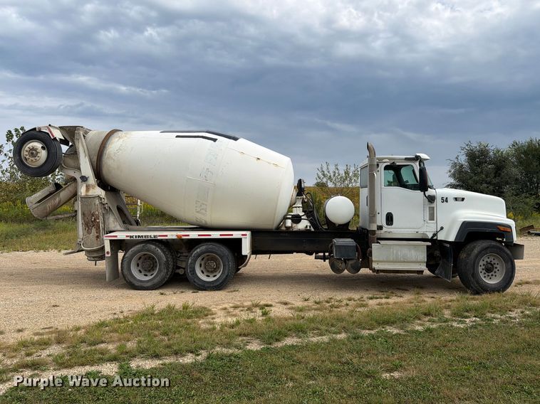 image for item FK4167 2016 Caterpillar CT681 ready mix truck
