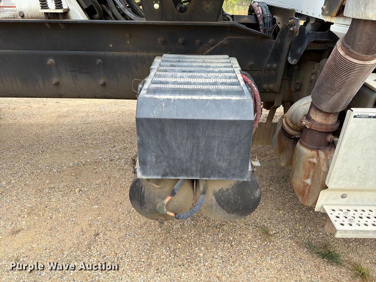 image for item FK4167 2016 Caterpillar CT681 ready mix truck
