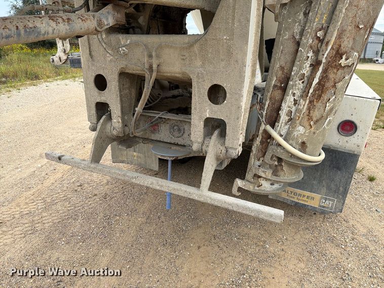 image for item FK4167 2016 Caterpillar CT681 ready mix truck