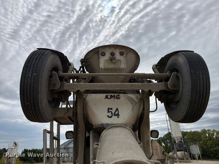 image for item FK4167 2016 Caterpillar CT681 ready mix truck