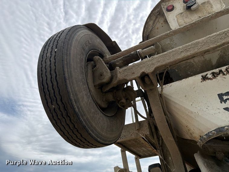 image for item FK4167 2016 Caterpillar CT681 ready mix truck