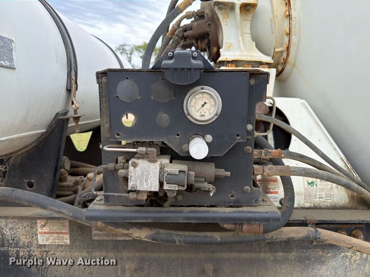 image for item FK4167 2016 Caterpillar CT681 ready mix truck
