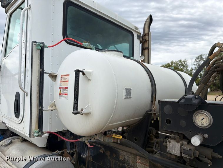 image for item FK4167 2016 Caterpillar CT681 ready mix truck