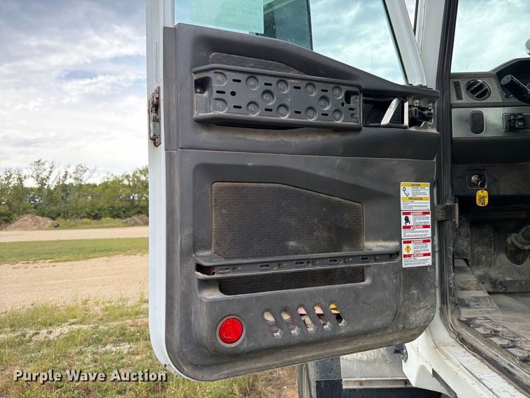 image for item FK4167 2016 Caterpillar CT681 ready mix truck