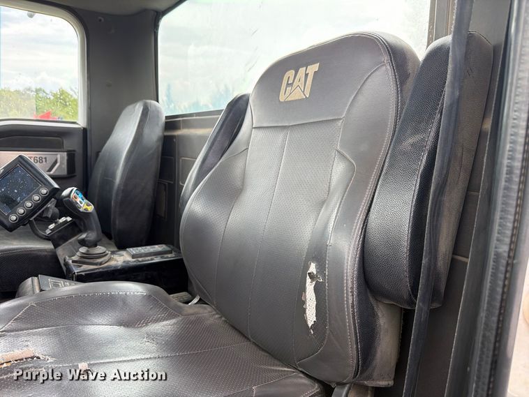 image for item FK4167 2016 Caterpillar CT681 ready mix truck