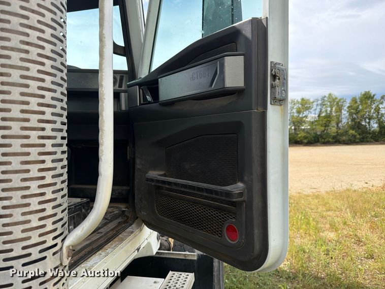 image for item FK4167 2016 Caterpillar CT681 ready mix truck