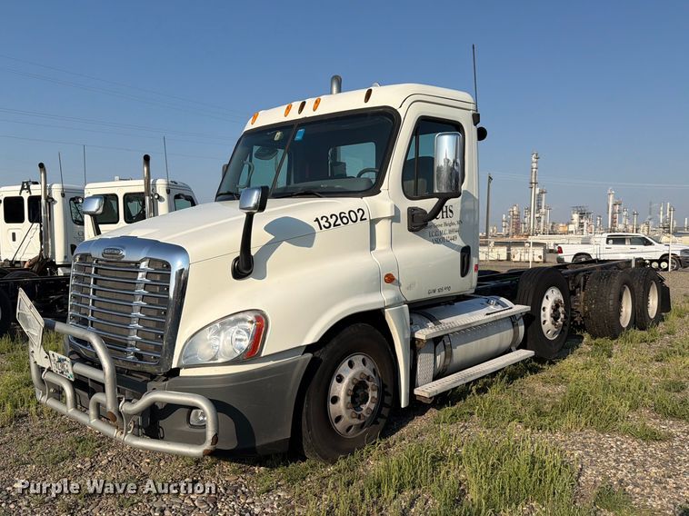 image for item FK4612 2013 Freightliner Cascadia 125 truck cab and chassis
