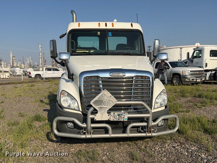 image for item FK4612 2013 Freightliner Cascadia 125 truck cab and chassis
