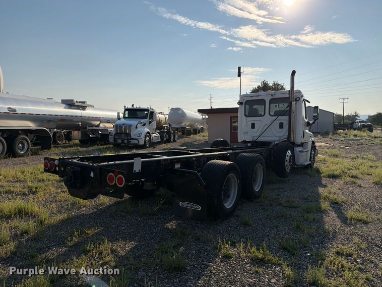 image for item FK4612 2013 Freightliner Cascadia 125 truck cab and chassis