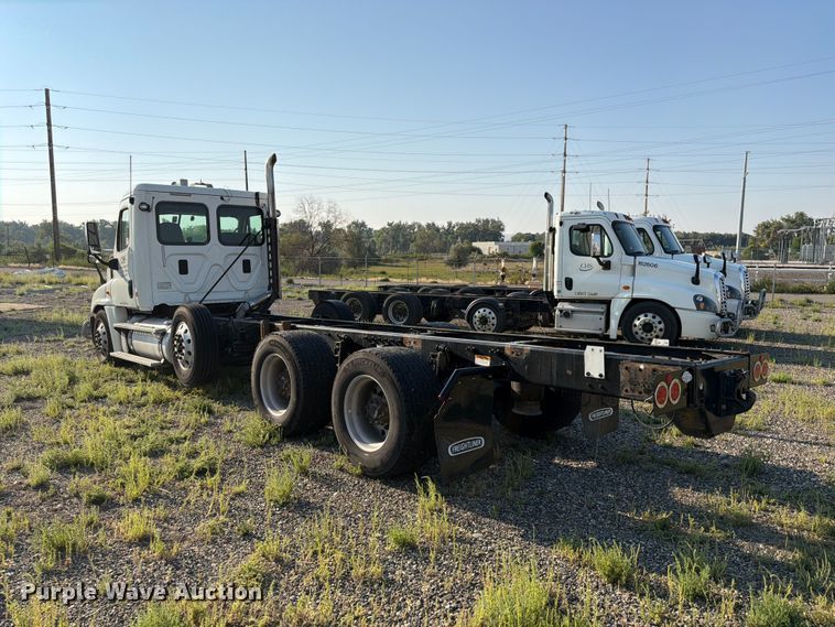 image for item FK4612 2013 Freightliner Cascadia 125 truck cab and chassis