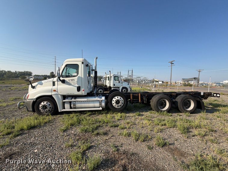 image for item FK4612 2013 Freightliner Cascadia 125 truck cab and chassis