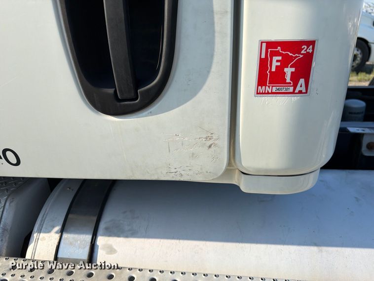 image for item FK4612 2013 Freightliner Cascadia 125 truck cab and chassis