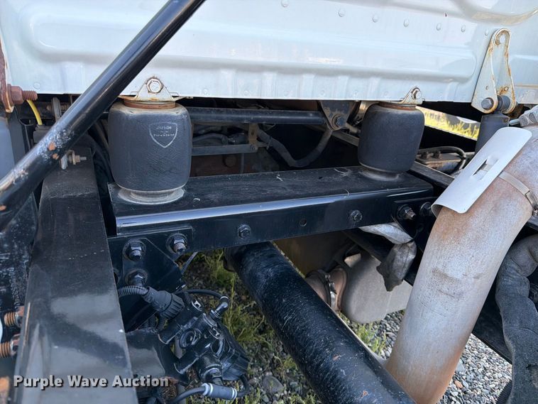 image for item FK4612 2013 Freightliner Cascadia 125 truck cab and chassis