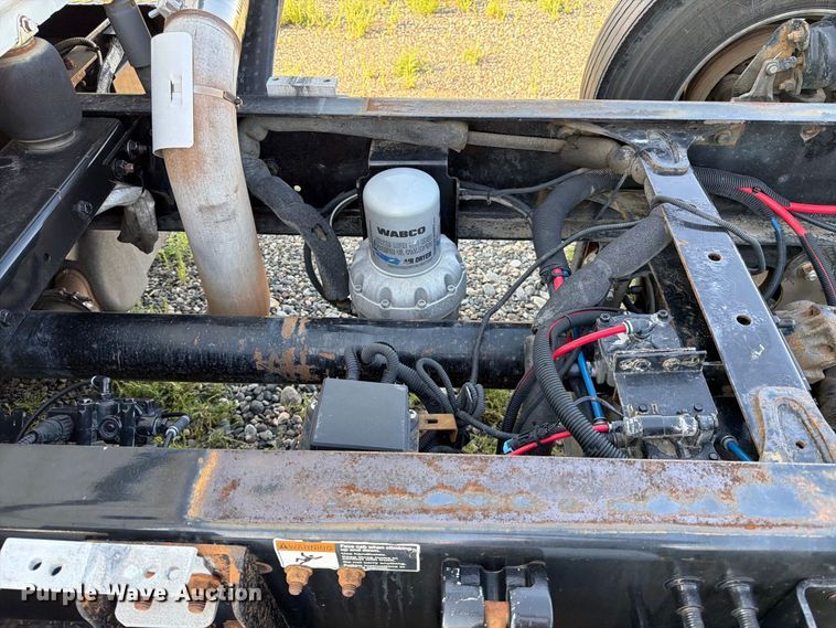 image for item FK4612 2013 Freightliner Cascadia 125 truck cab and chassis
