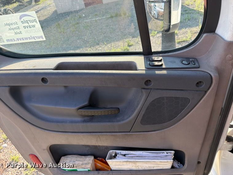 image for item FK4612 2013 Freightliner Cascadia 125 truck cab and chassis