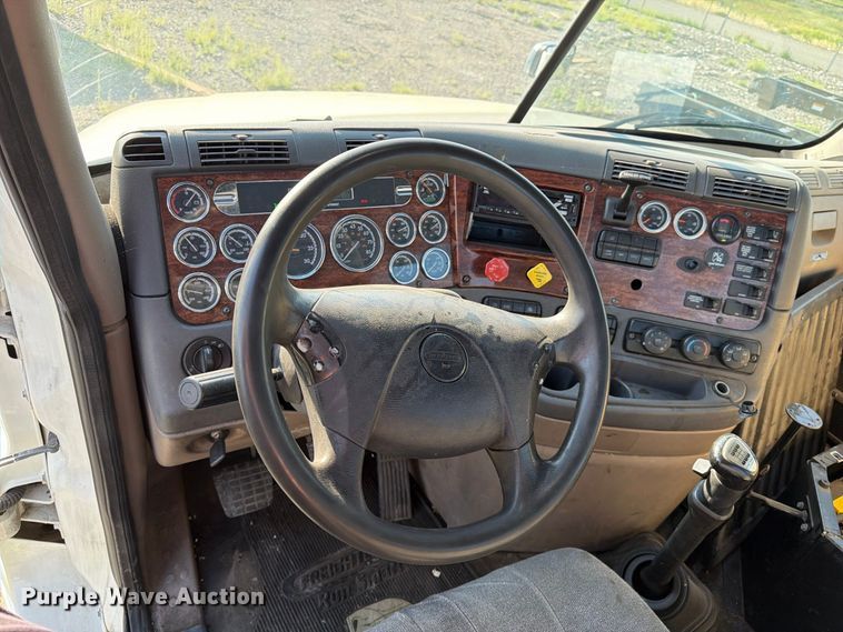 image for item FK4612 2013 Freightliner Cascadia 125 truck cab and chassis