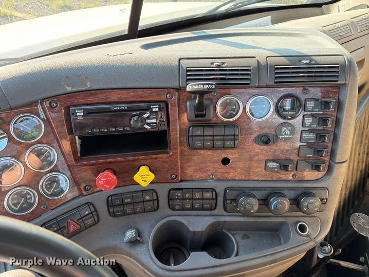 image for item FK4612 2013 Freightliner Cascadia 125 truck cab and chassis