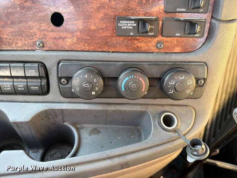 image for item FK4612 2013 Freightliner Cascadia 125 truck cab and chassis
