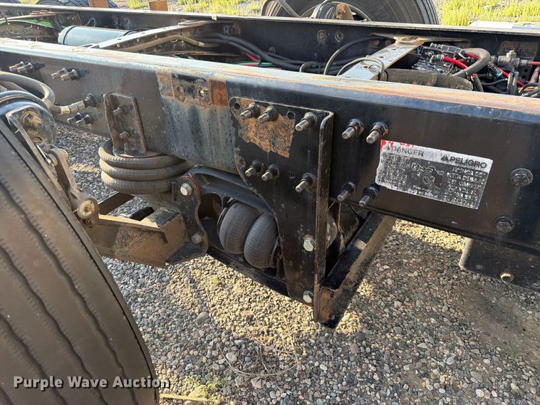 image for item FK4612 2013 Freightliner Cascadia 125 truck cab and chassis