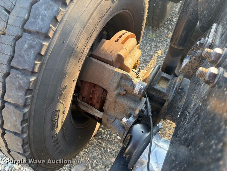 image for item FK4612 2013 Freightliner Cascadia 125 truck cab and chassis