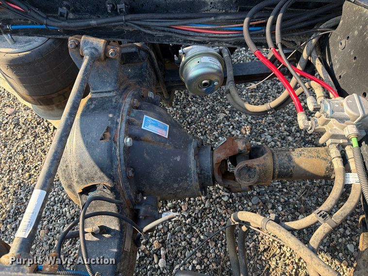 image for item FK4612 2013 Freightliner Cascadia 125 truck cab and chassis