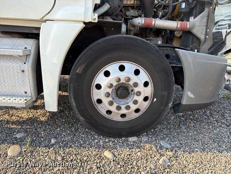 image for item FK4612 2013 Freightliner Cascadia 125 truck cab and chassis